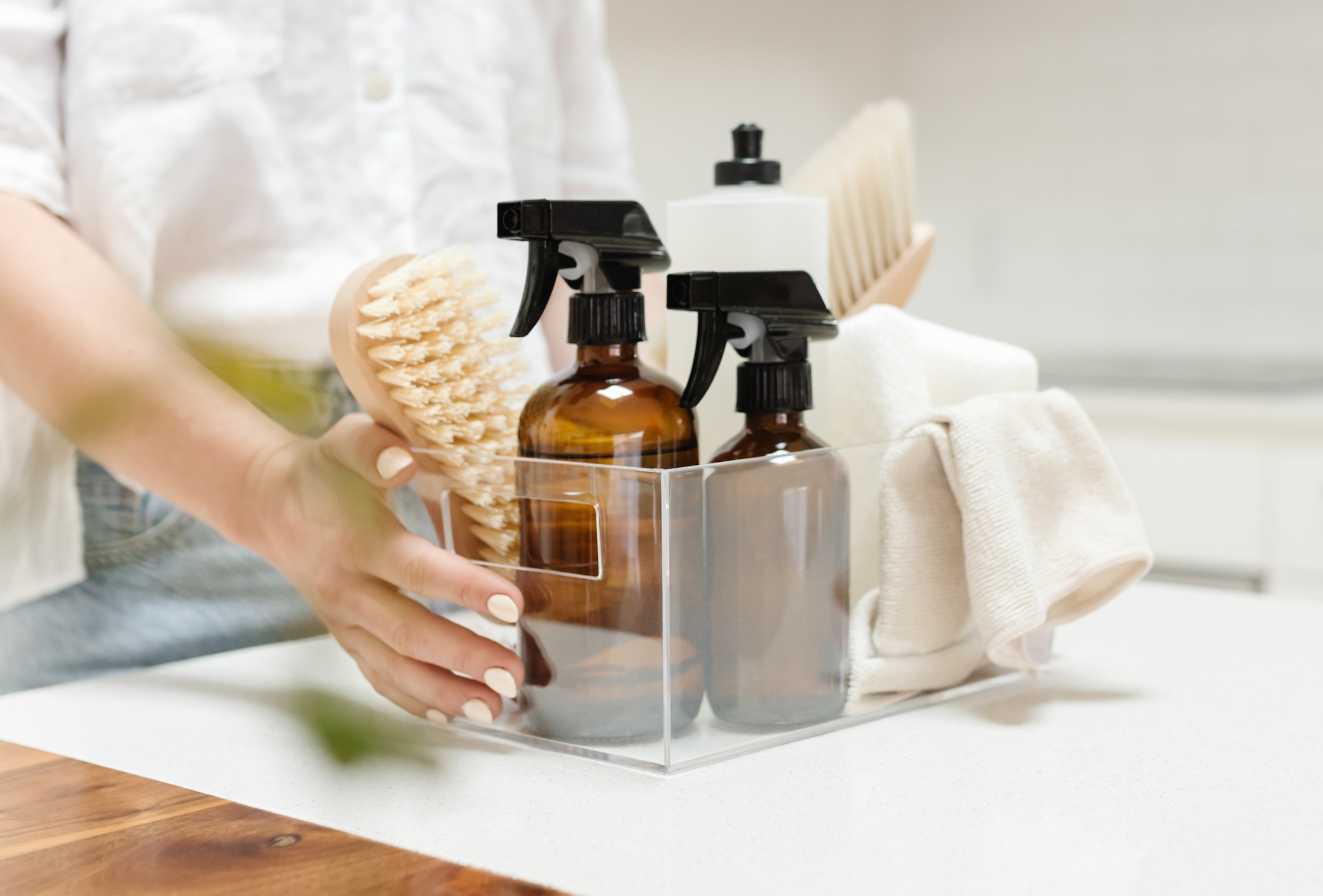 weekly house cleaning schedule for working mom