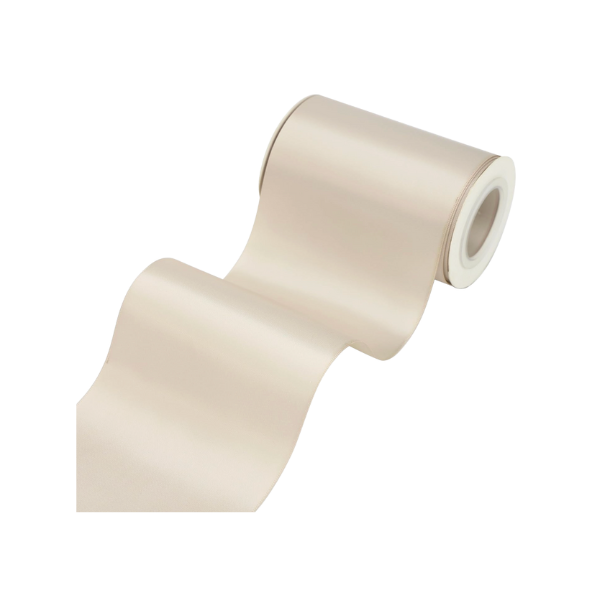 How to decorate a tree outside