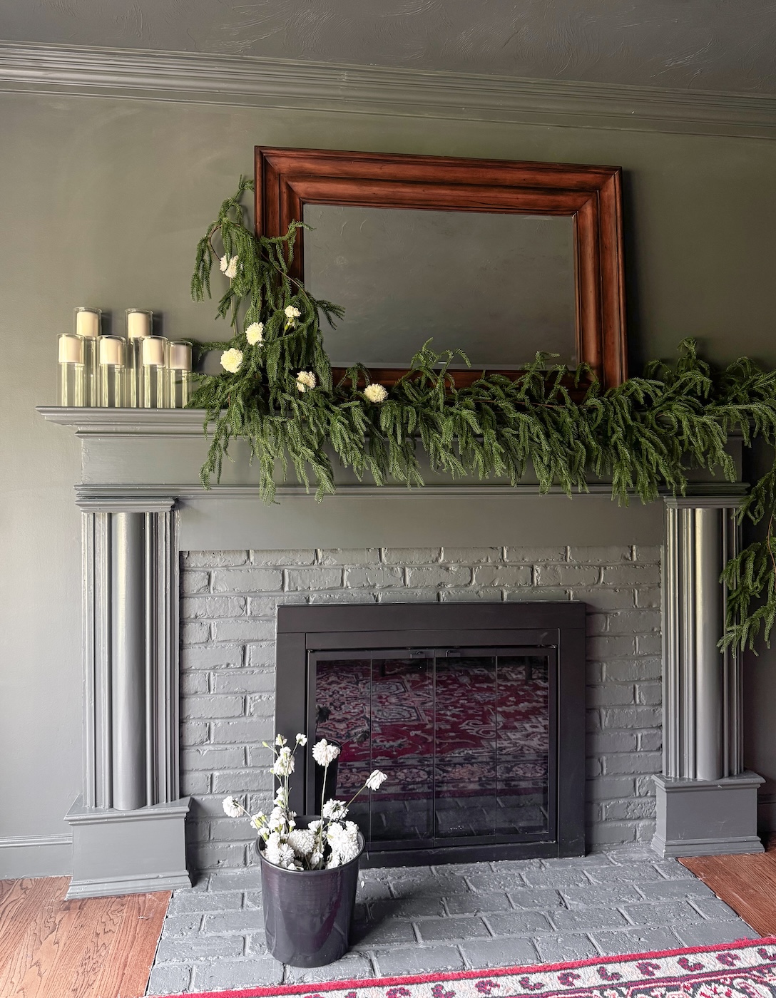 how to make a Christmas garland arch