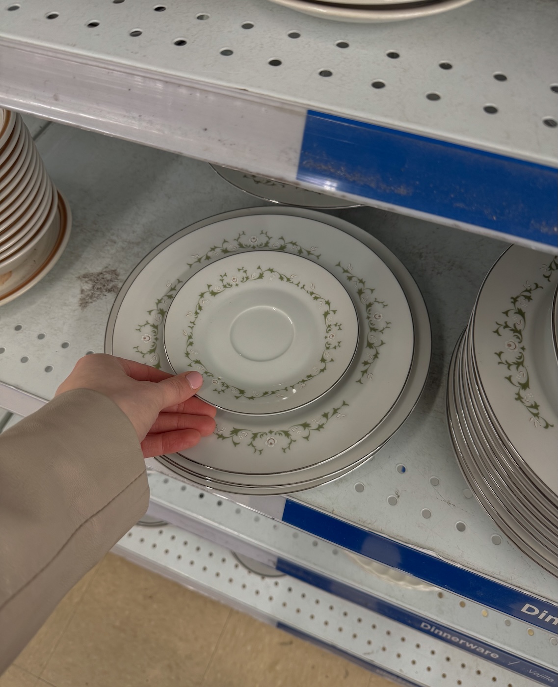 simple easter tablescapes