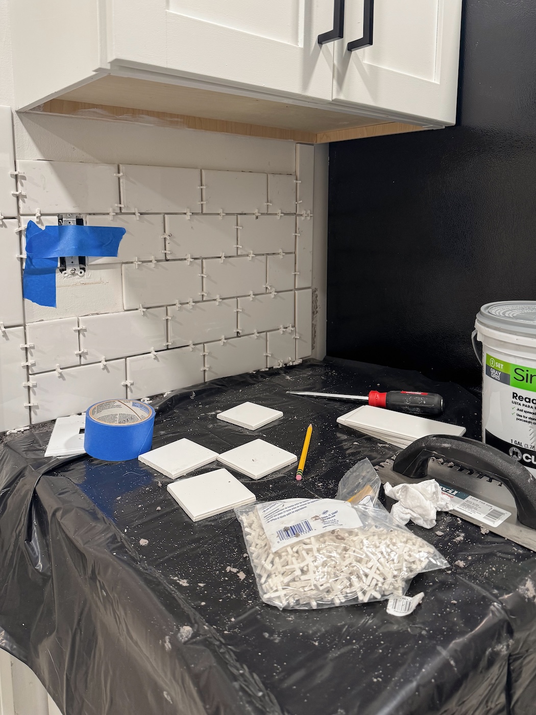 installing backsplash tile installing backsplash tile with adhesive