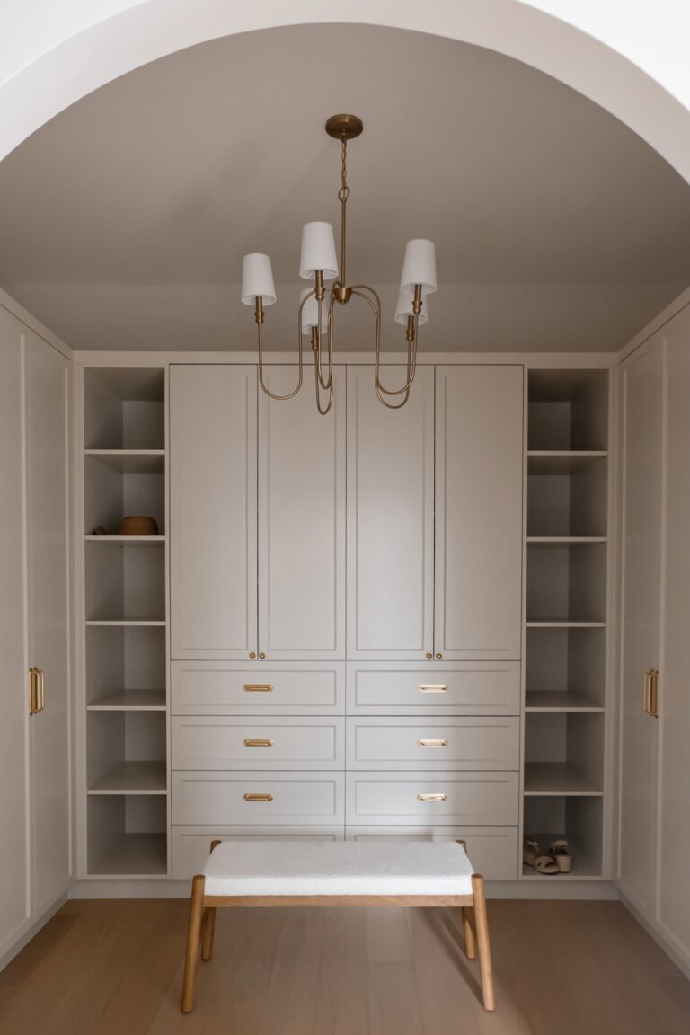 best way to organize clothes in closet