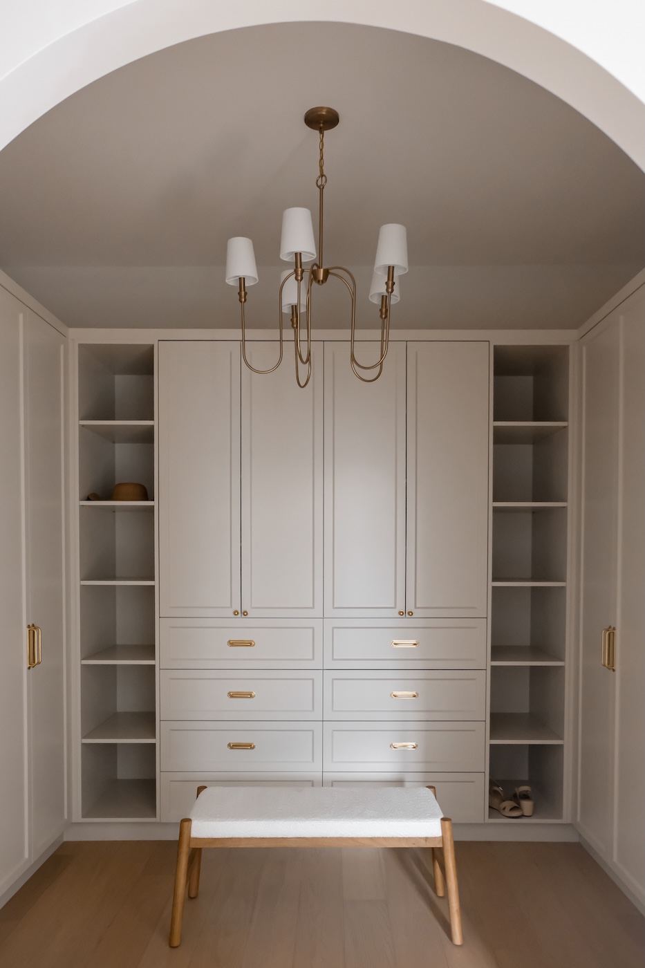 best way to organize clothes in closet
